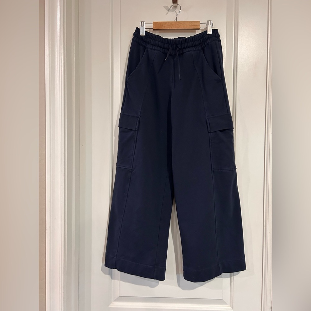 💙💙✈️Athleta Like New Navy wide leg Cargo lounge pants ✈️💙💙